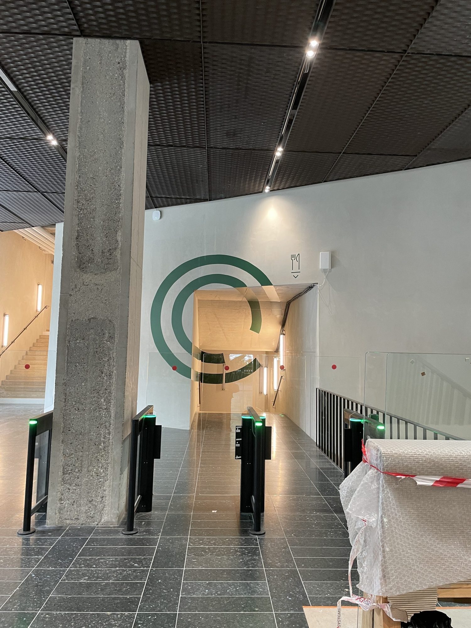 Vue rapprochée — fresque murale Boston Consulting Group, Paris 17e