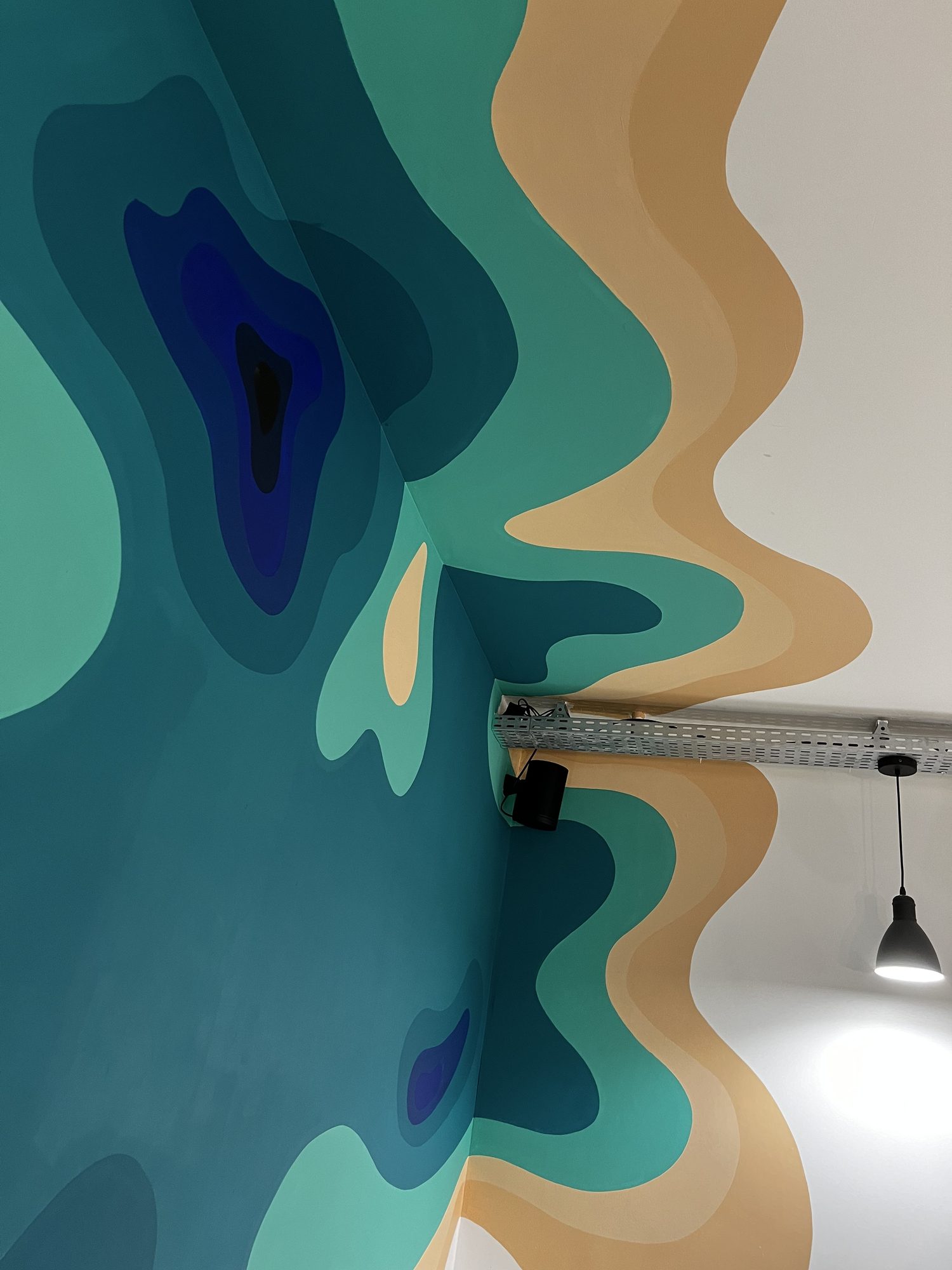 Perspective d'angle — fresque murale No Place Like Work, Paris