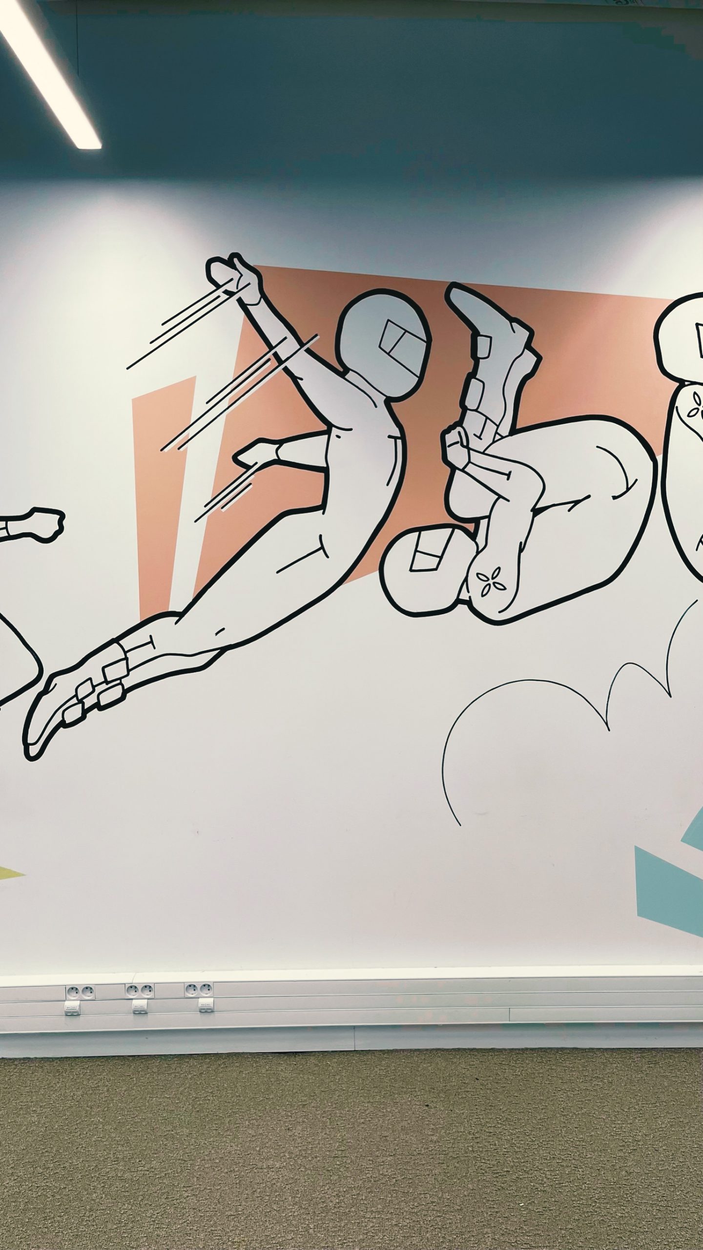 Vue rapprochée — fresque murale Qonto, Paris