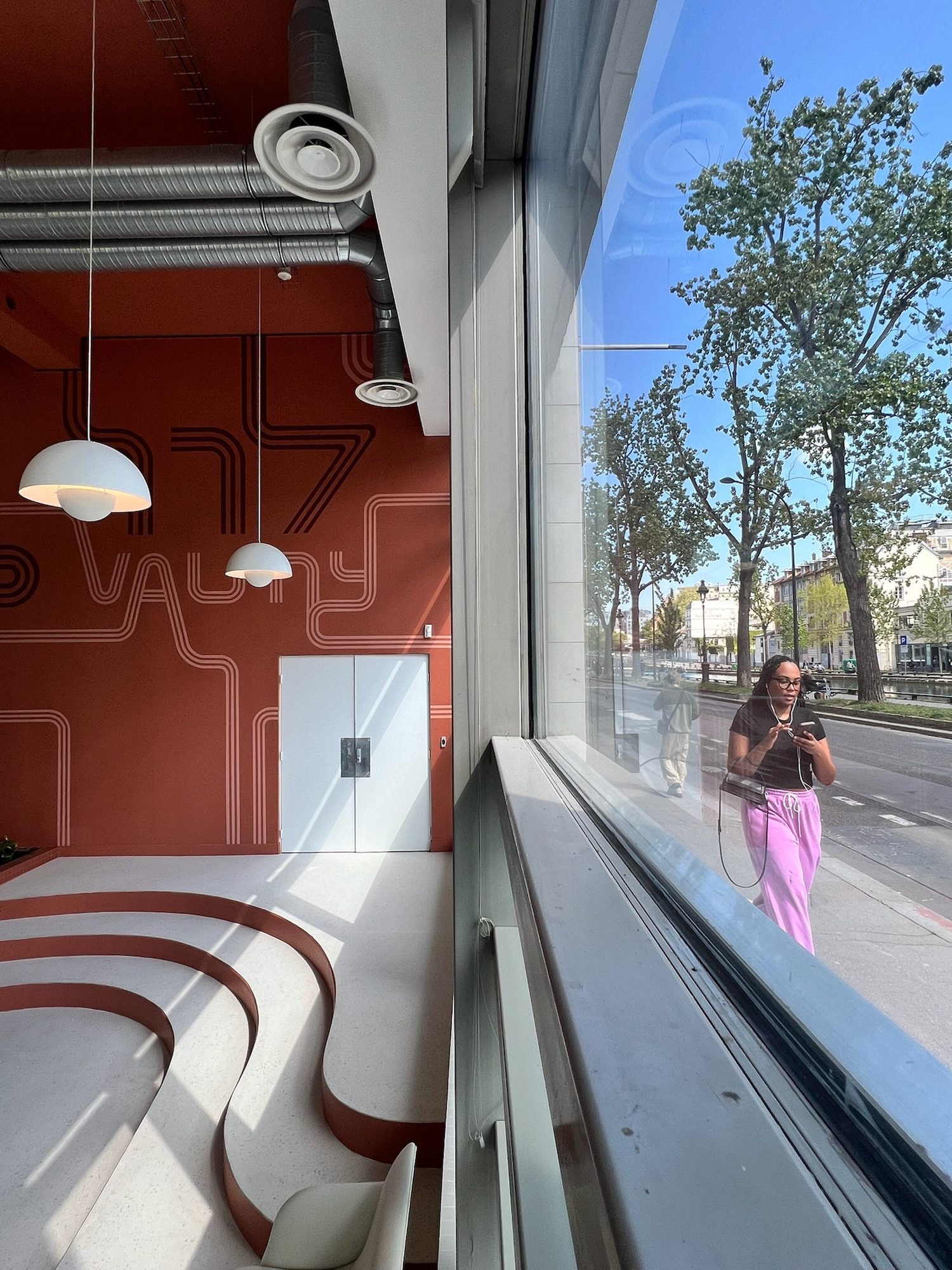 Perspective d'angle — fresque murale Swiss Life, Paris 10e