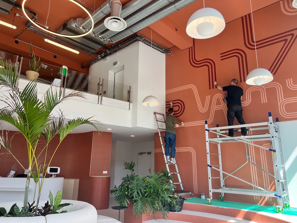 Vue de l'espace — fresque murale Swiss Life, Paris 10e