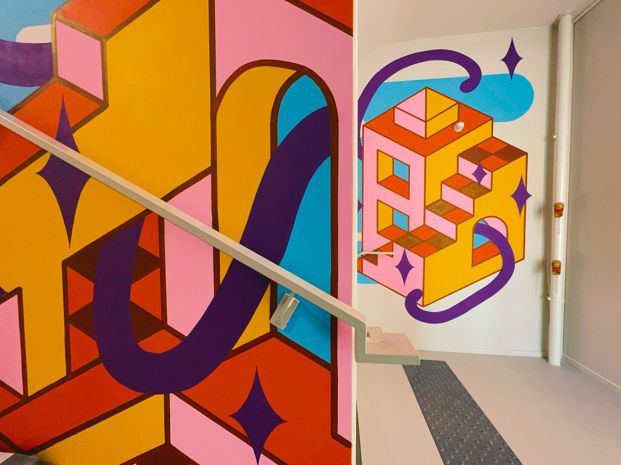 Vue rapprochée — fresque murale Groupe VYV · Onirique, Paris