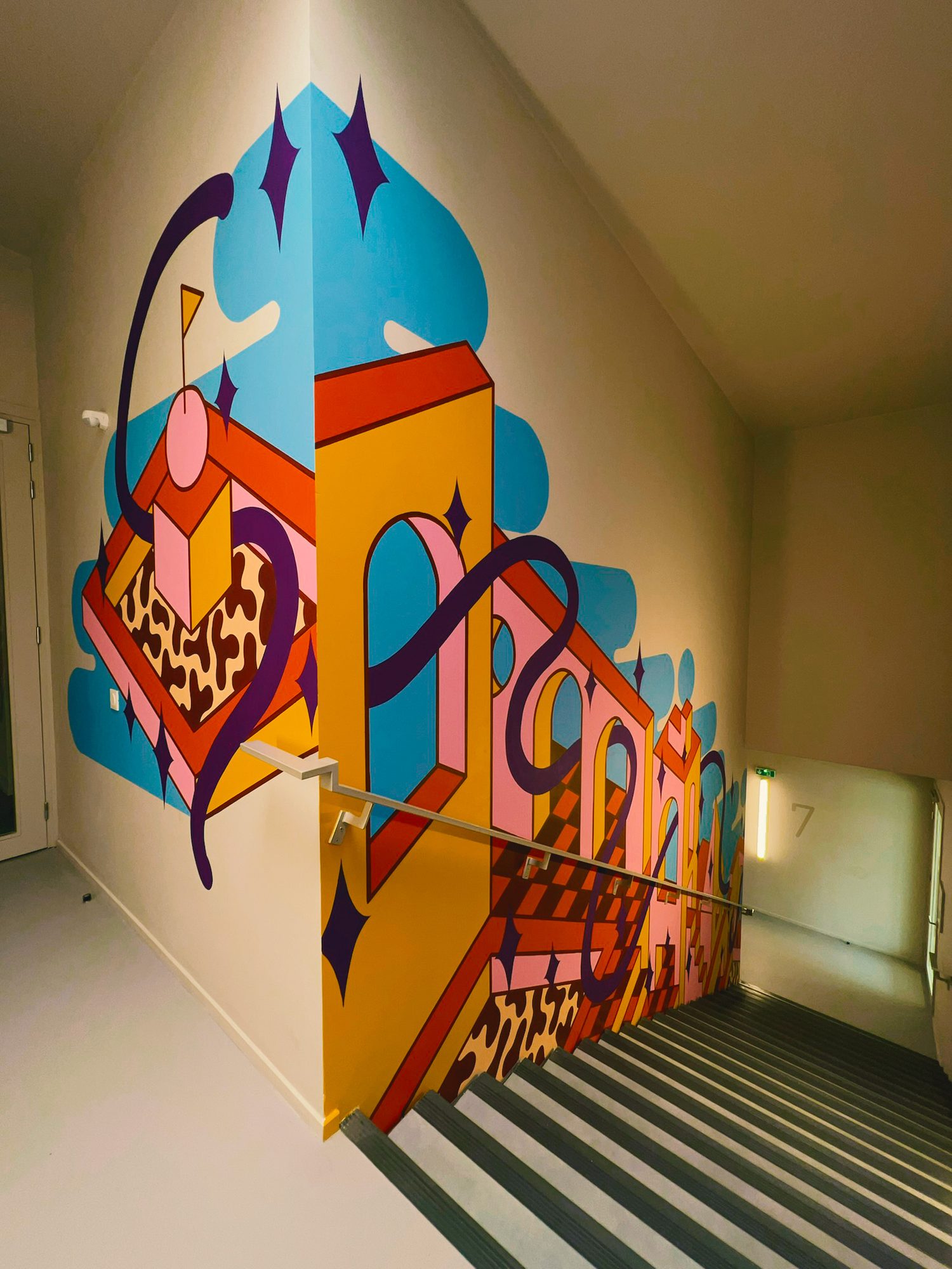 Vue latérale — fresque murale Groupe VYV · Onirique, Paris